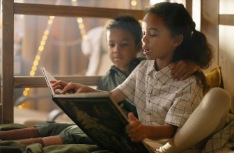 Beobachten Sie, wie die Augen Ihres Kindes mit diesen lustigen, skurrilen und kinderfreundlichen Lichtern leuchten!